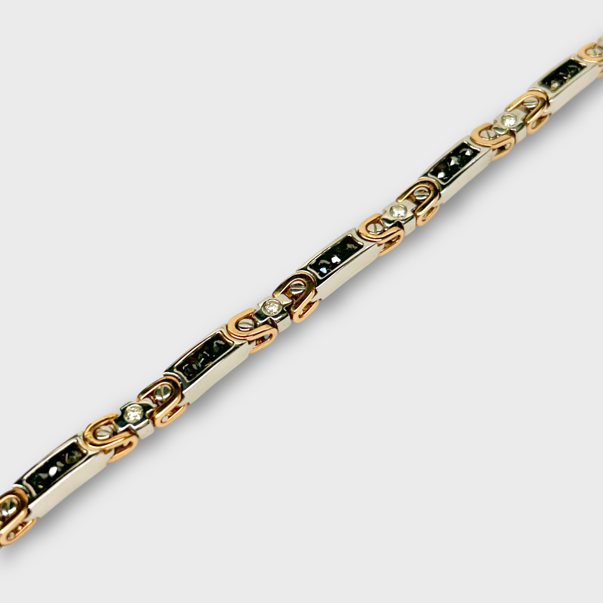 Esclava 18K y Diamantes Negros EB930BR