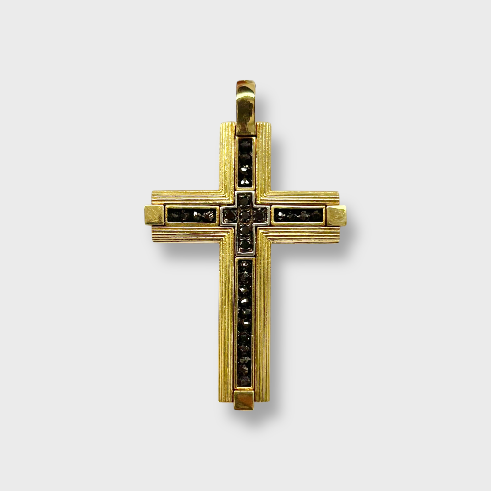 Cruz 18K y Diamantes EP029B