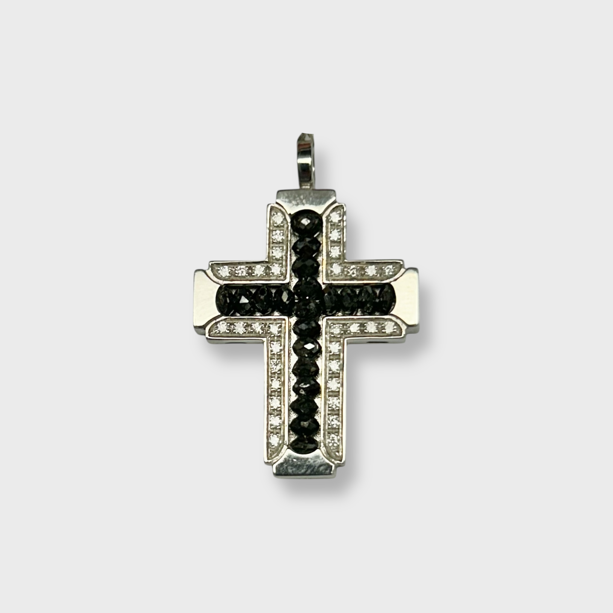 Cruz 18K y Diamantes EC222B