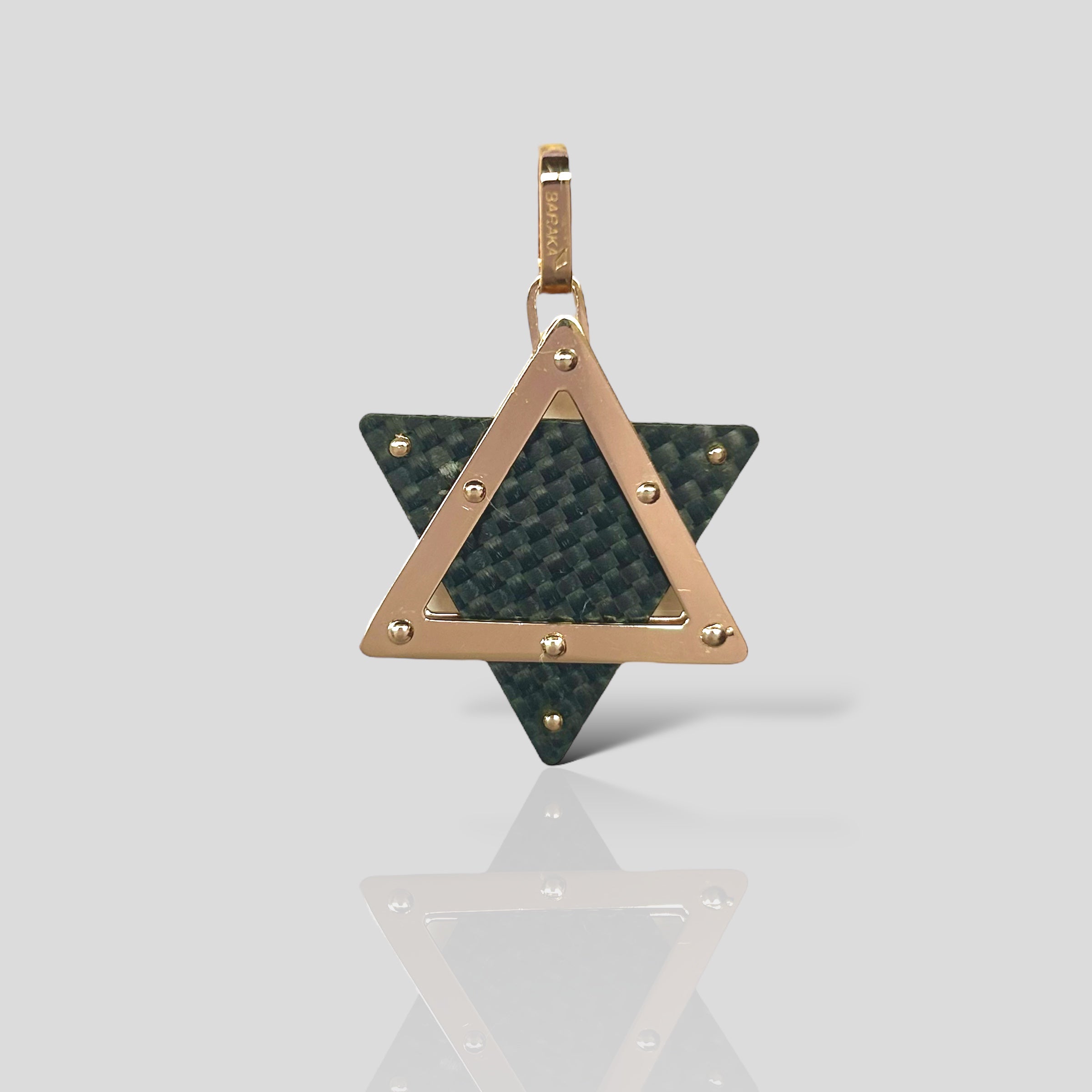 Dije Estrella 18k y Fibra de carbono ST291121