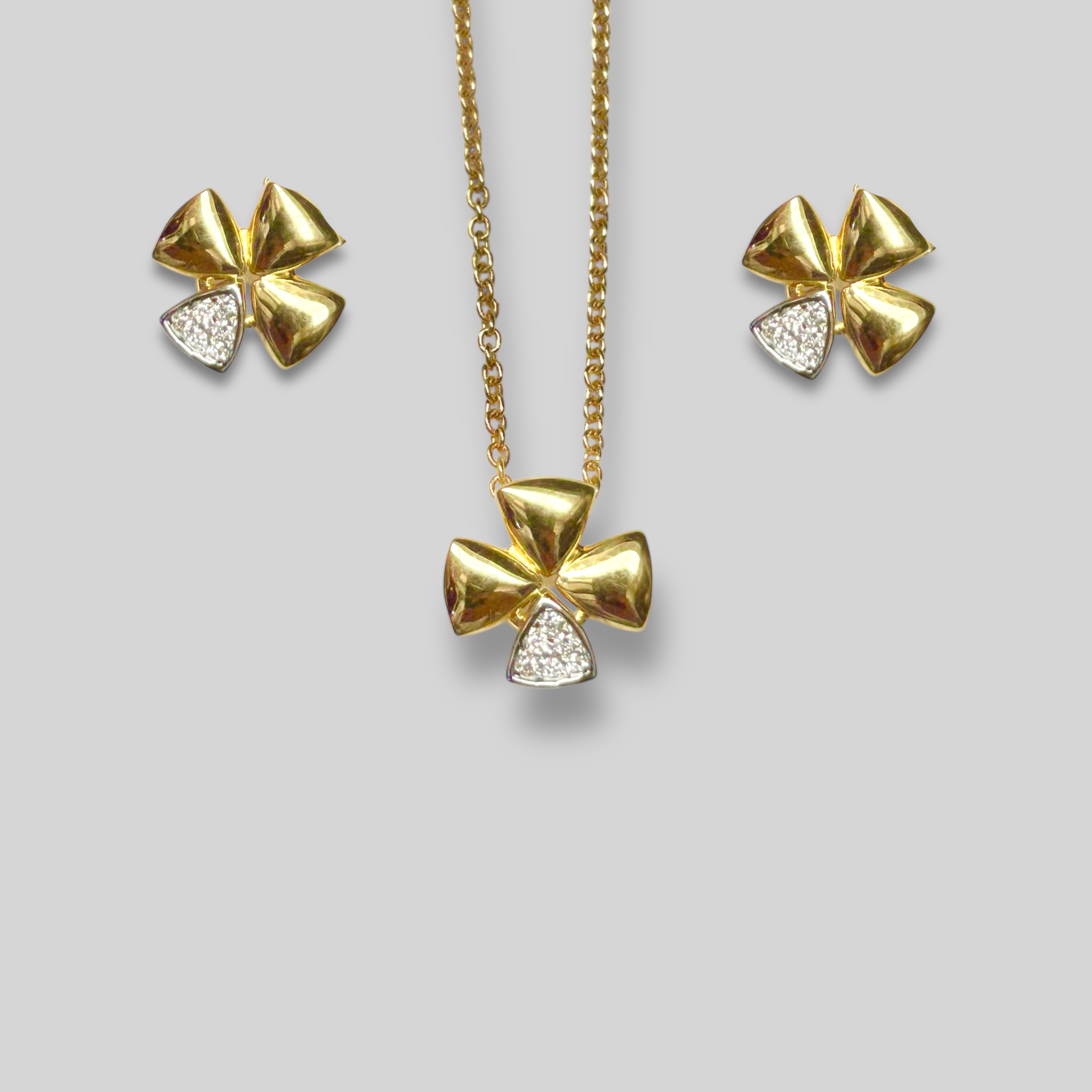 Juego 18K y Diamantes NAV35