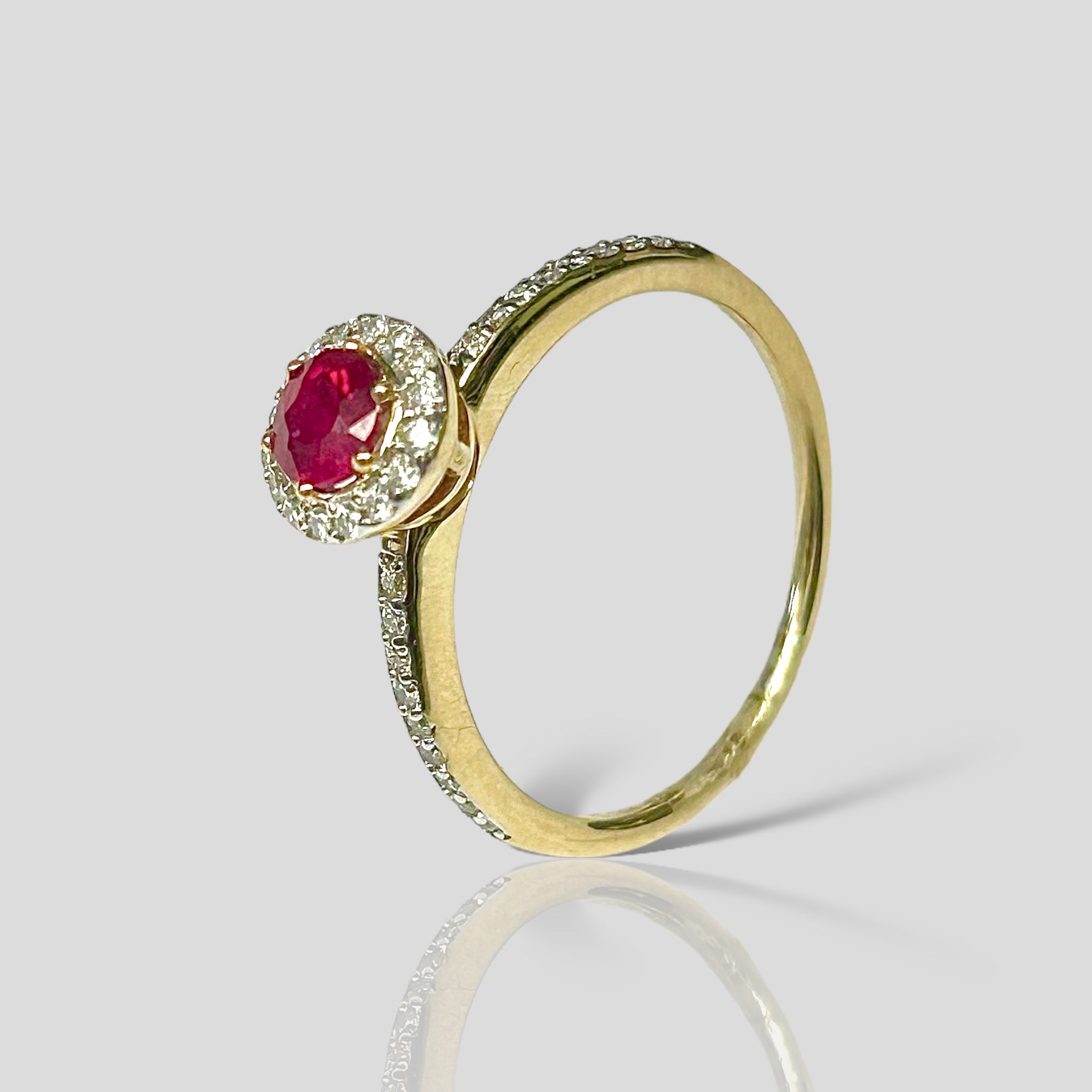 Anillo Oro Amarillo Brillantes y Rubí SKR9608-R